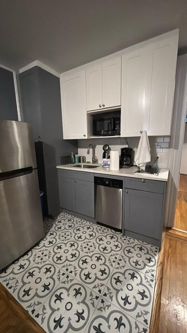 Micro-ondes, cafetière/bouilloire