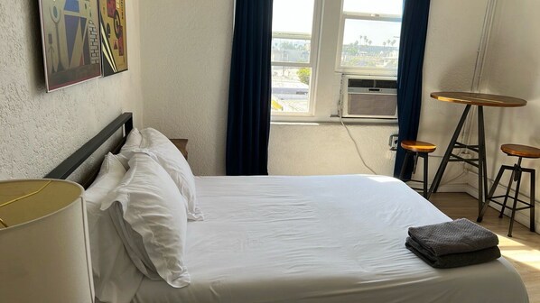 WiFi, bed sheets