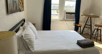 Chic & Central: Studio in the Heart of LA!