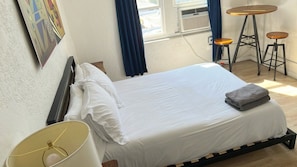 WiFi, bed sheets