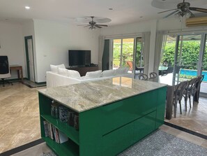 Vila, 3 quartos, para fumantes, piscina particular | Parte interna