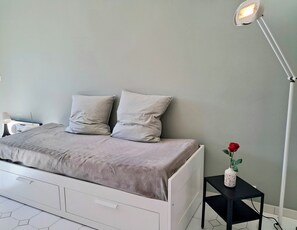 1 bedroom, iron/ironing board - 2P-Rdj-in Park with flowers - Terraces - Swimming pool -Private parking space (Bormes les mimosas)