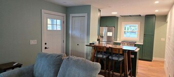 Charming 2-bedroom house in lovely St. Joseph with WiFi, AC