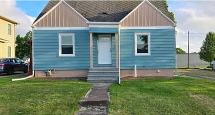 Charming 2-bedroom house in lovely St. Joseph with WiFi, AC