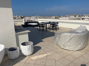 屋外ダイニングエリア