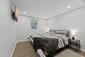 5 bedrooms, WiFi, bed sheets