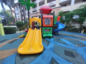 Condo, 2 habitaciones, con acceso para personas discapacitadas, balcón | Área infantil