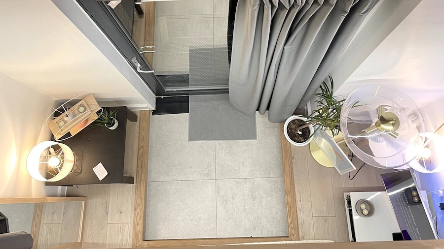 2 Level Apartment - Balcony - Free Parking - Manchester Central