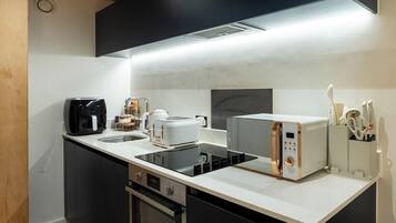Apartment, 1 Bedroom, Balcony, City View | Interior
