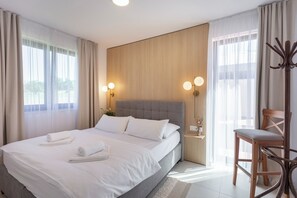 3 bedrooms, in-room safe, iron/ironing board, travel crib - Brand new modern Villa with pool ,completely fenced. (Unknown)