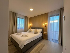 3 soverom, safe på rommet, strykejern/-brett og reiseseng for barn
