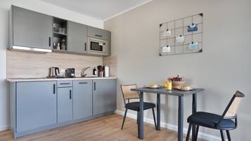 Deluxe Apartment, 2 Twin Beds, Balcony | Private kitchen | Fridge, microwave, stovetop, electric kettle
