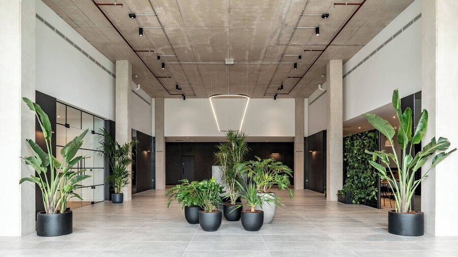 Lakeside - Central Apartment - Free Parking - Cinema Room