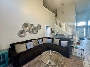 Smart-TV, Tischfußball, Tischtennisplatte