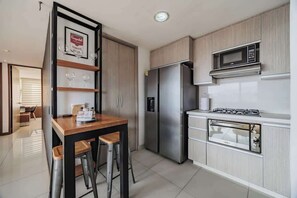 Fridge, coffee/tea maker, blender, cookware/dishes/utensils