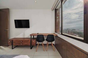 Interior - EP| Modern 2BR W/Workspace, Fast Internet, SmartTv (Medellín)
