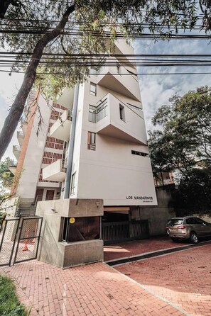 Exterior - EP| Modern 2BR W/Workspace, Fast Internet, SmartTv (Medellín)