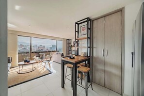 Interior - EP| Modern 2BR W/Workspace, Fast Internet, SmartTv (Medellín)