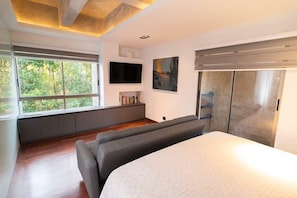 5 bedrooms, WiFi, bed sheets