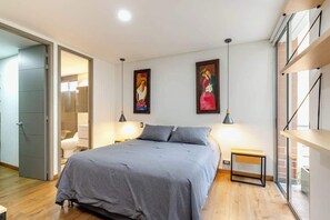 1 habitación, tabla de planchar con plancha, wifi y ropa de cama 