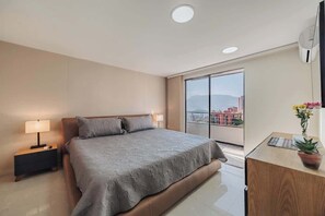 2 bedrooms, iron/ironing board, WiFi, bed sheets - EP| Modern Apt W/AC, Workspace, Pool, Balcony (Medellín)