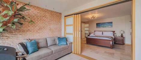 3 habitaciones, tabla de planchar con plancha, wifi y ropa de cama
