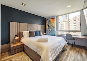 2 chambres, fer et planche à repasser, Wi-Fi, draps fournis