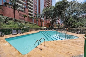 Pool - |EP| Contemporary Apt, Steps from Provenza w/AC (Medellín)
