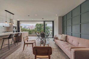 テレビ、書斎 / ワークスペース