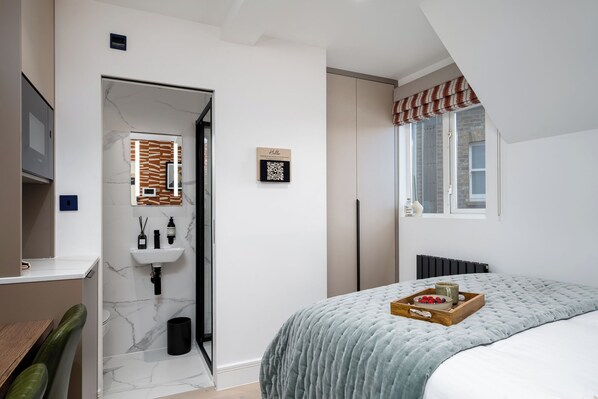 Desk, iron/ironing board, free WiFi