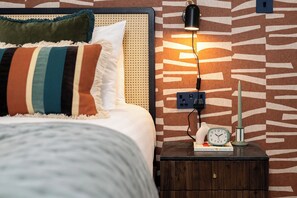 Desk, iron/ironing board, free WiFi - Camden | Room B3 - Studio Apartment, Sleeps 2 (London)
