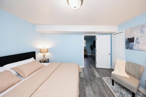 4 bedrooms, desk, iron/ironing board, free WiFi