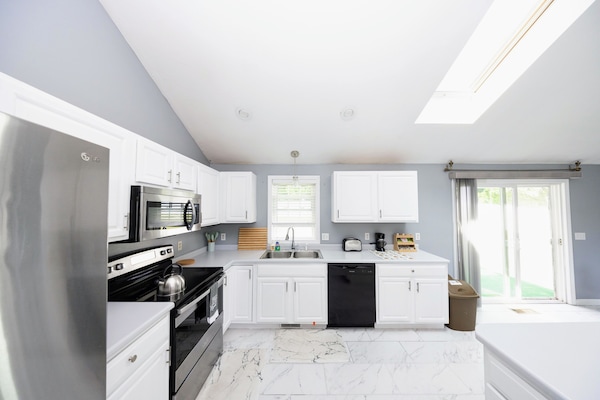 Microonde, forno, piano cottura, lavastoviglie