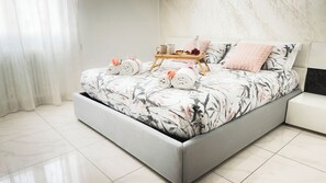 2 bedrooms, iron/ironing board, bed sheets