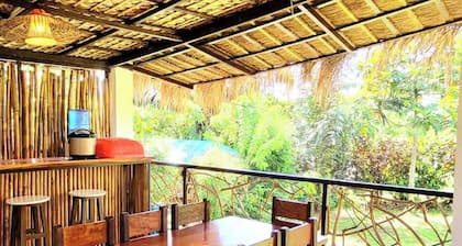 Modern Bahay Kubo Near Tagaytay - Casita Anahaw