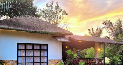 Modern Bahay Kubo Near Tagaytay - Casita Anahaw