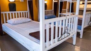 In-room safe, blackout curtains, free WiFi - Krabi Freedom Hostel And Bar (Krabi)