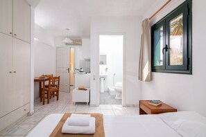 1 soverom, safe på rommet, skrivebord og strykejern/-brett