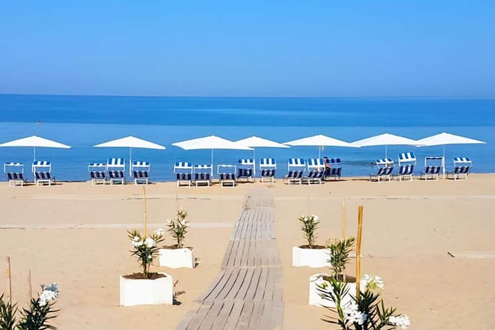 Costa Fenicia - Aura Club