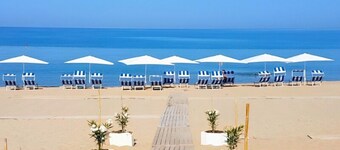 Costa Fenicia - Aura Club