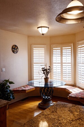 Premier House, Ensuite, Lake View | Breakfast meal - Waterfront Elegance (Discovery Bay)