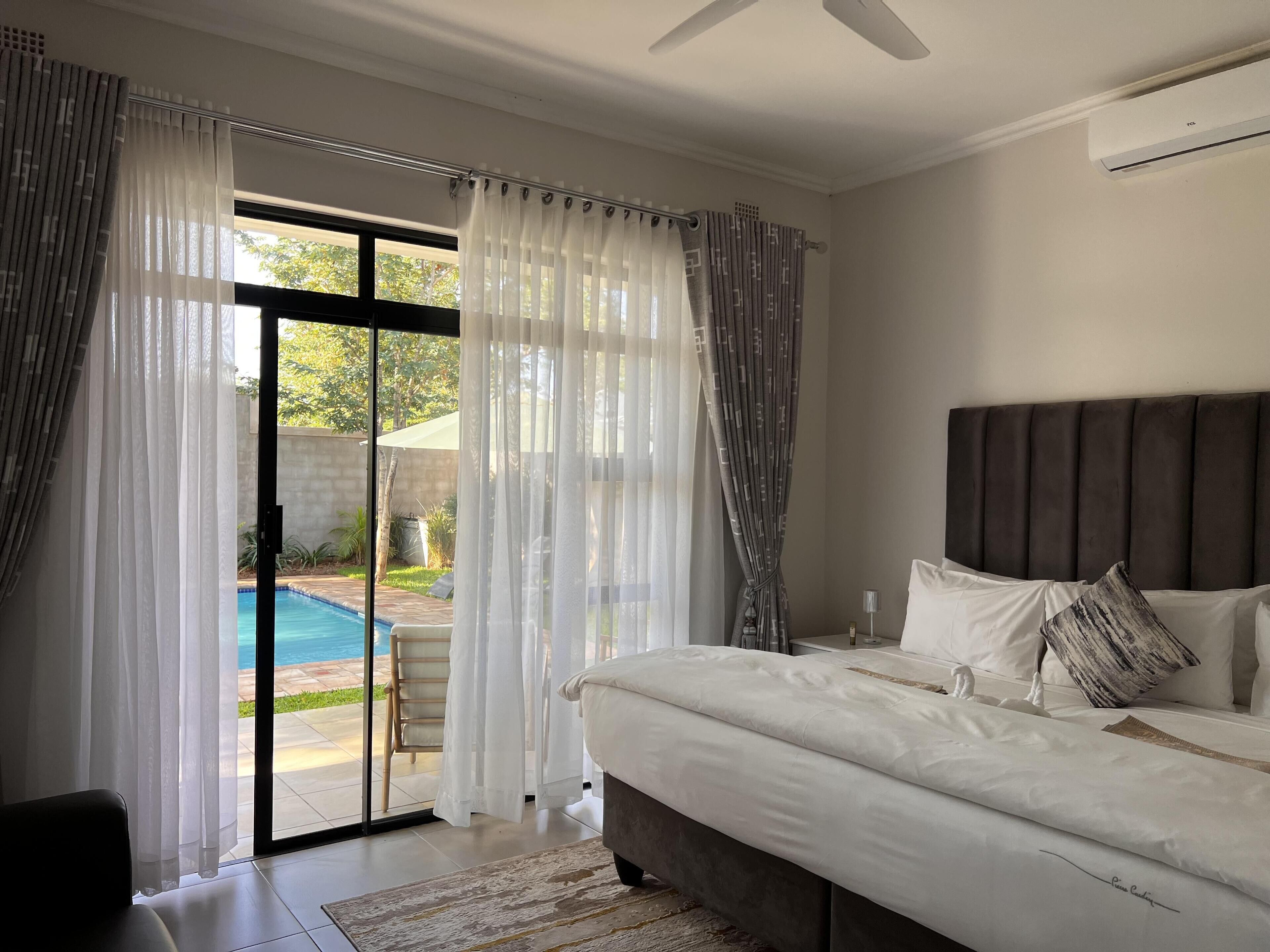 3 bedrooms, iron/ironing board, internet, bed sheets