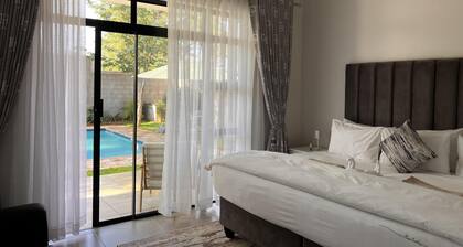 Victoria Falls Villa - 2274