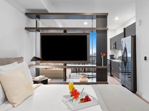 1 bedroom, iron/ironing board, WiFi, bed sheets - MVR - Stylish Miami Studio with Pool & Spa Access (Miami)