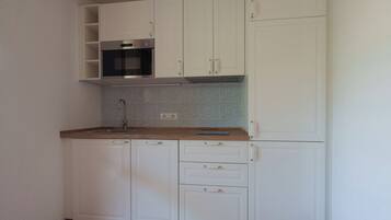 Frigorifero, forno, piano cottura, pentole/stoviglie/utensili