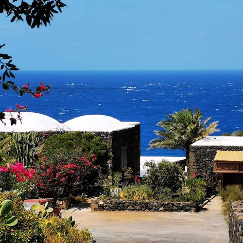 Dammusi A-mare - Three Bedroom House, Sleeps 8