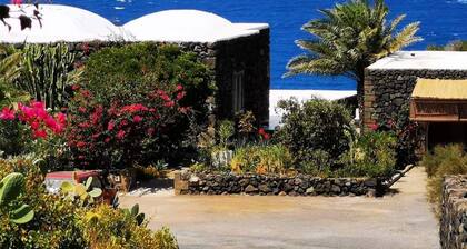 Dammusi A-mare - Three Bedroom House, Sleeps 8