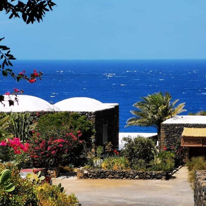 Dammusi A-mare - Three Bedroom House, Sleeps 8