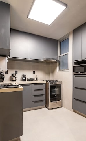 Superior Apartment, 2 Bedrooms, Penyaman udara | Dapur peribadi