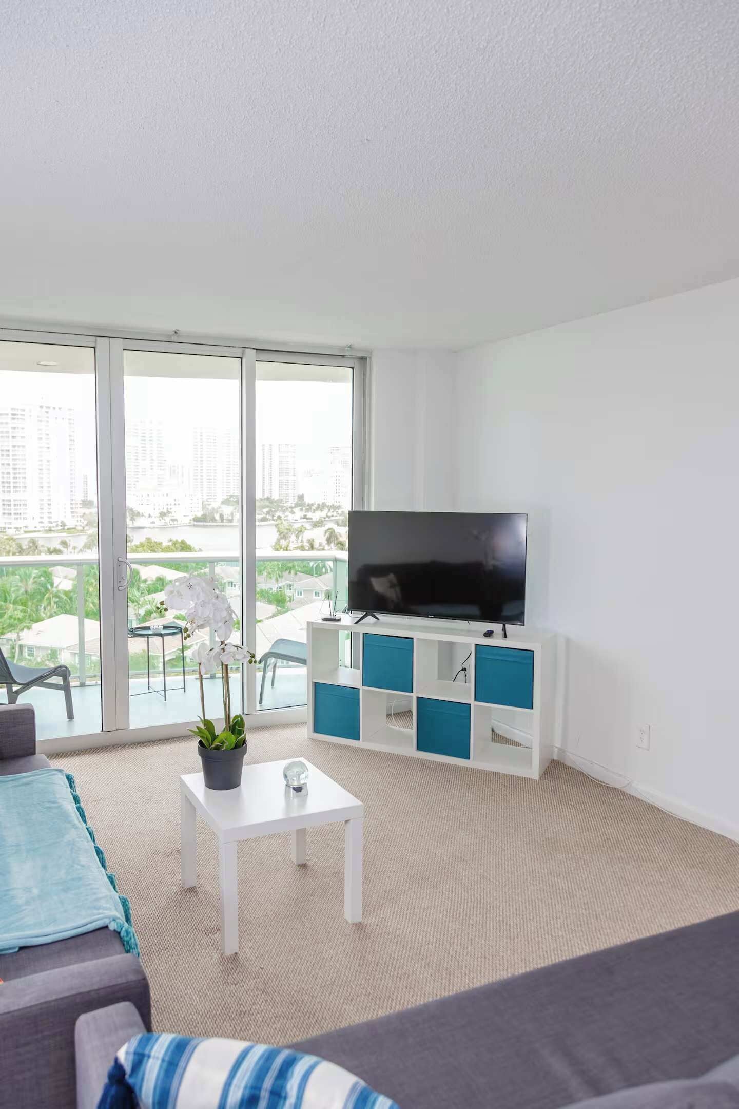 Smart TV, ping pong, books, printers